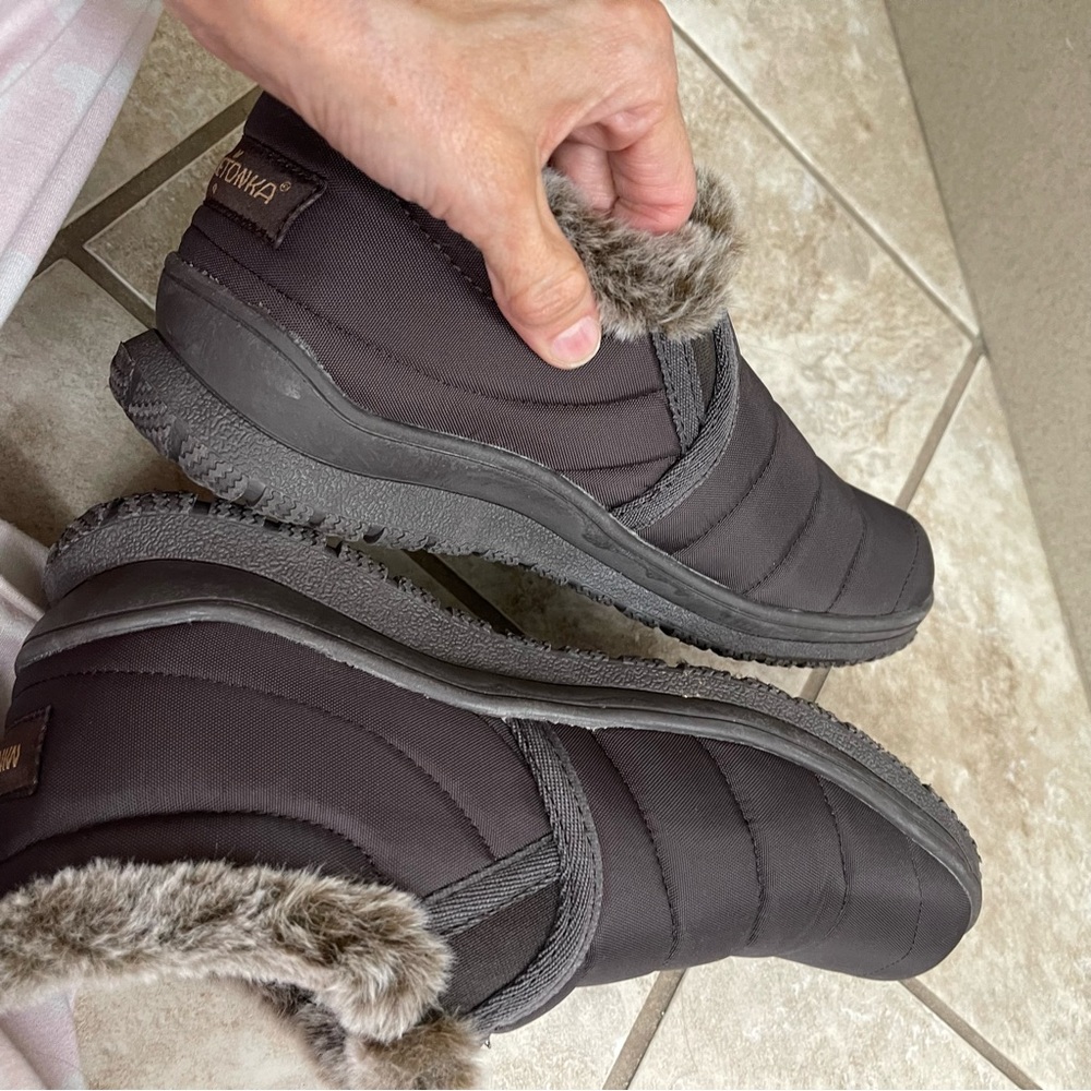 Minnetonka Tulsa Check Faux Fur Slip On Brown Quilted Nylon 69002 Womens Size 10 - Picture 10 of 12